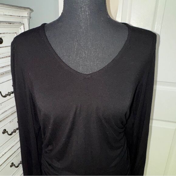 Karen Kane black long sleeve Shirred V-Neck Top- size medium- like new! - Picture 4 of 9